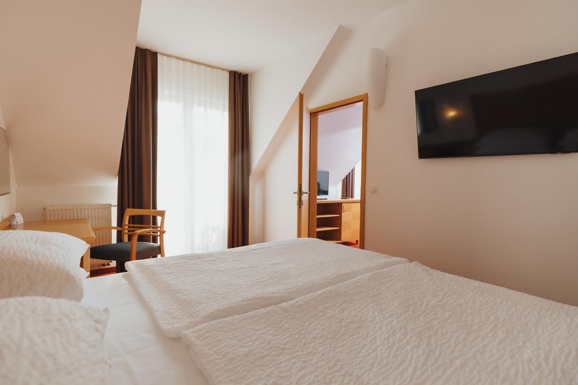 Ramada Hotel & Suites Kranjska Gora Exterior photo