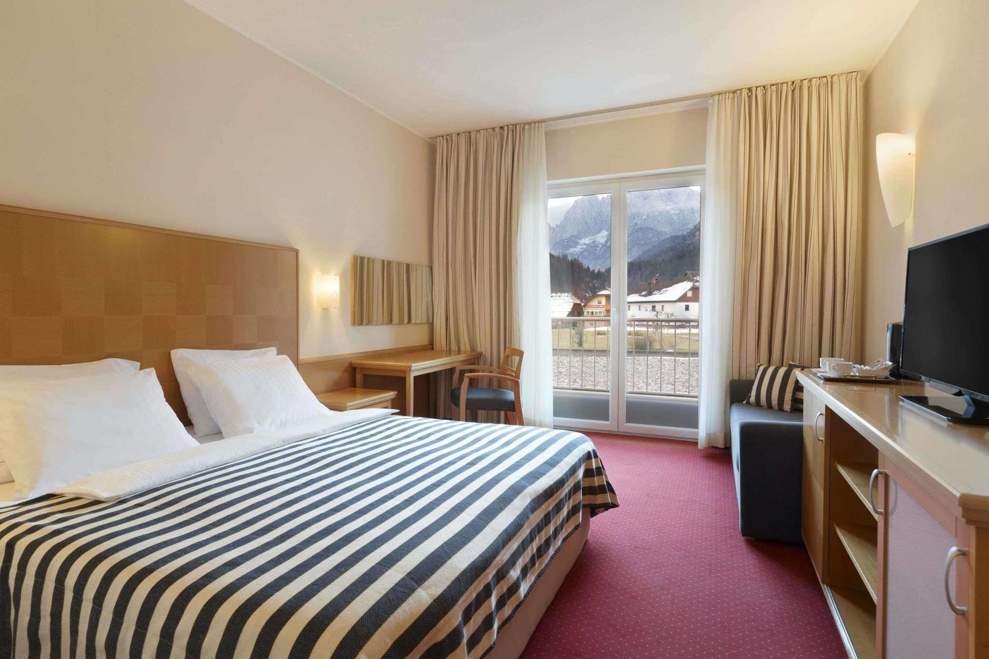 Ramada Hotel & Suites Kranjska Gora Exterior photo